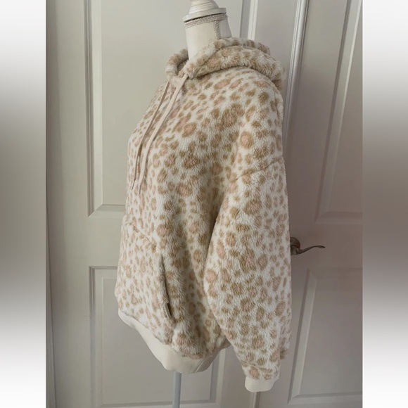 UGG Lora Sherpa Hoodie. Size M. MSRP $98 - Picture 11 of 16